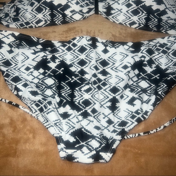 💐🌸💐 Bikini 👙 black and white color for women size XL 15/17 but fits like L . - Picture 6 of 9